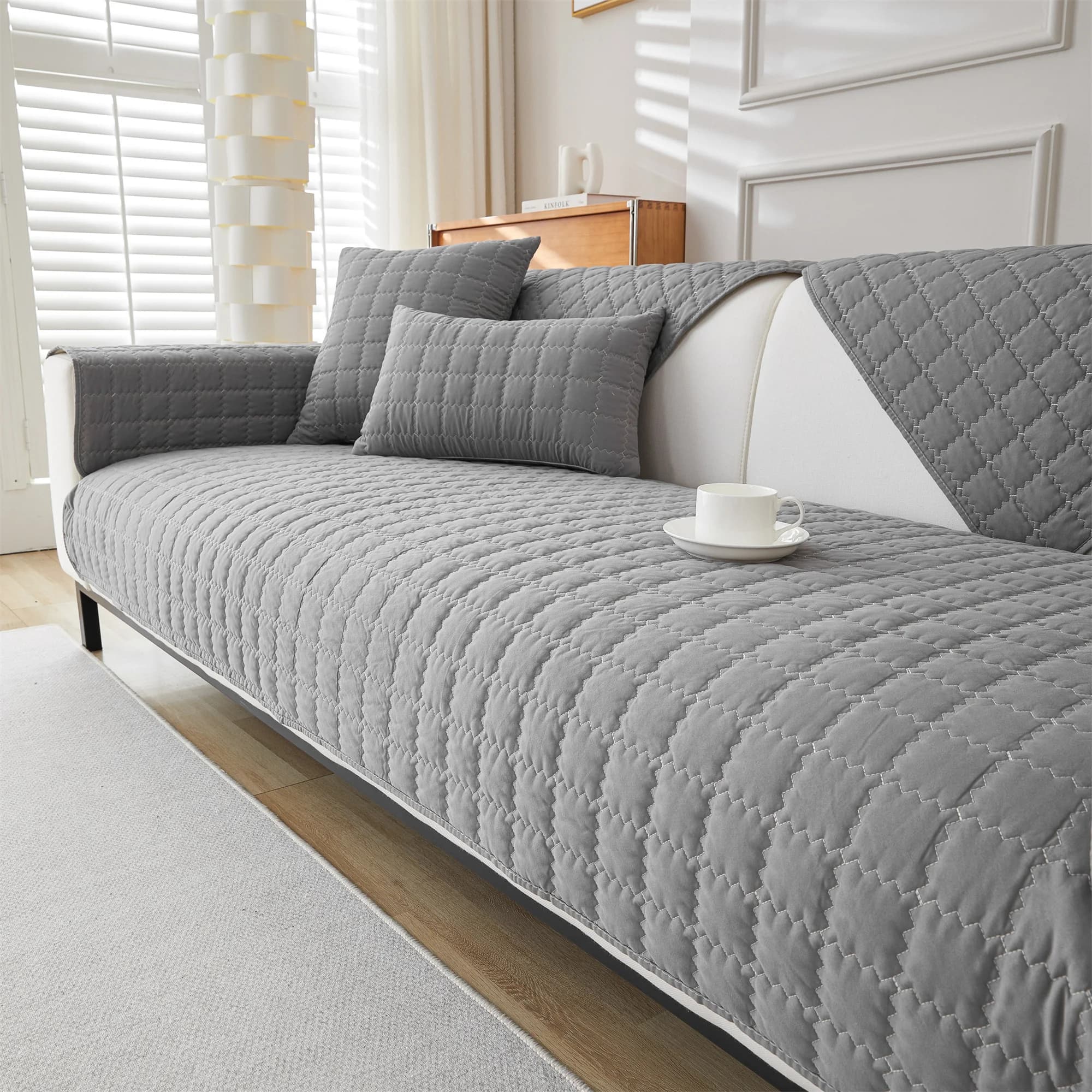 Pikowana narzuta na sofę – antypoślizgowa, jednokolorowa, ochrona mebli (1 szt.)